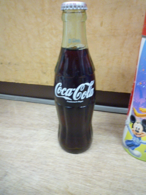 コカ・コーラボトル 1999年ボトル190ml1本、2000年記念ボトル300ml１本、25 TOKYO DISNEY RESORT1本の合計３本の画像3