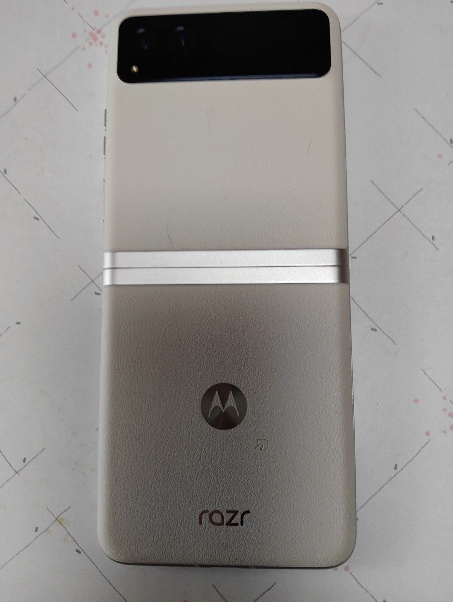 motorola razr 40 バニラクリーム