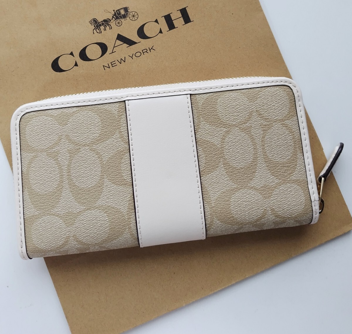 【新品】COACH コーチ 長財布 シグネチャー ライトカーキ　チョーク_画像2