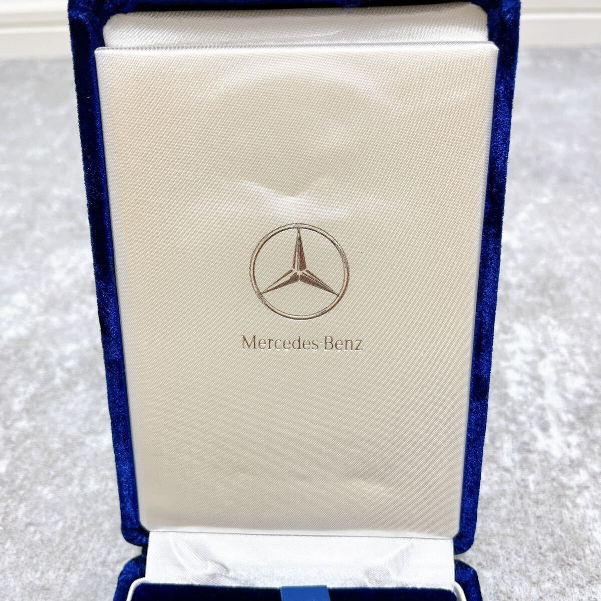 非売品 赤 メルセデス ベンツ 10万キロ 100000km 走行 記念 バッジ バッチ ピン Mercedes-Benz 激レア 希少 レッド 表彰の画像4