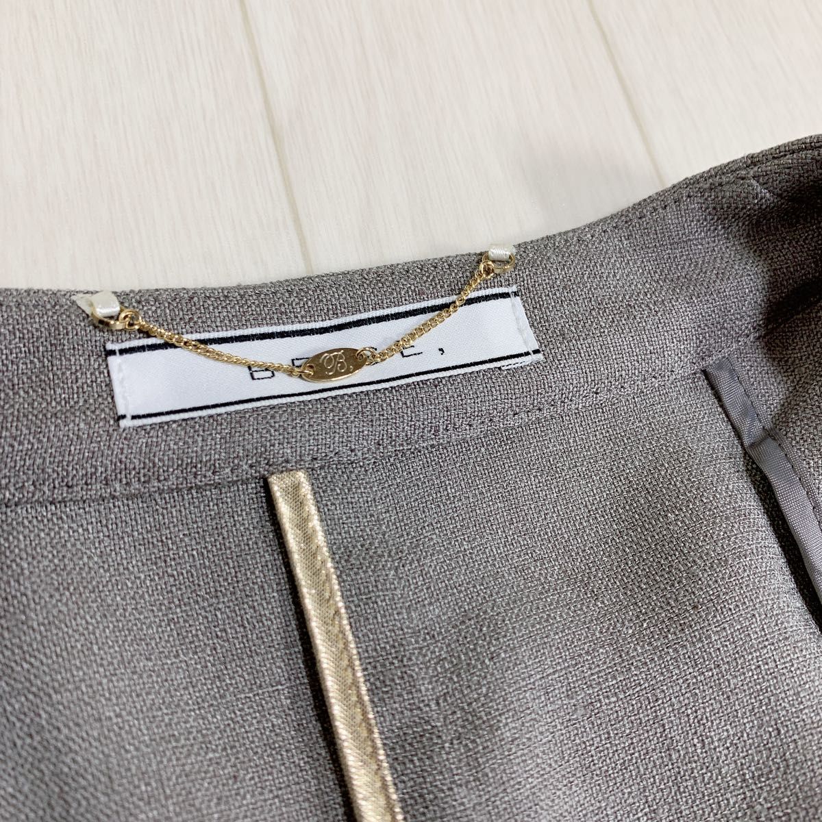 BEIGE ベイジ ノーカラージャケット グレー系 サイズ4 オン BEIGE ベイジ ノーカラージャケット グレー系 サイズ4 オン