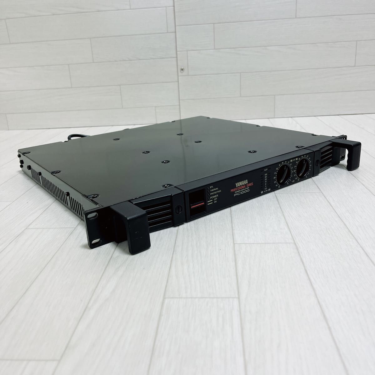 YAMAHA business use power amplifier PC1000 1U rack mount type rare 