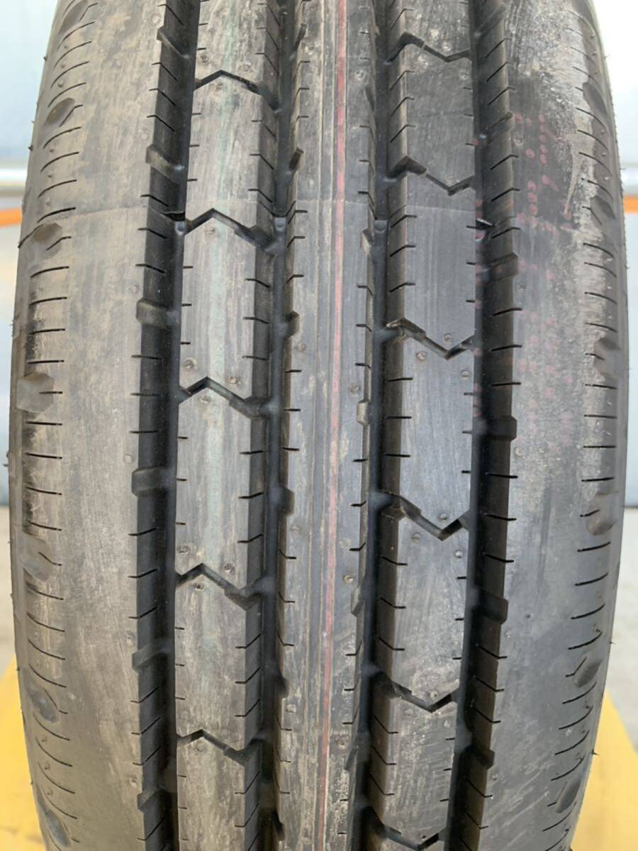 送料込み！215/70R17.5 BRIDGESTONE R202 23年製 未使用トラックタイヤ２本_画像3