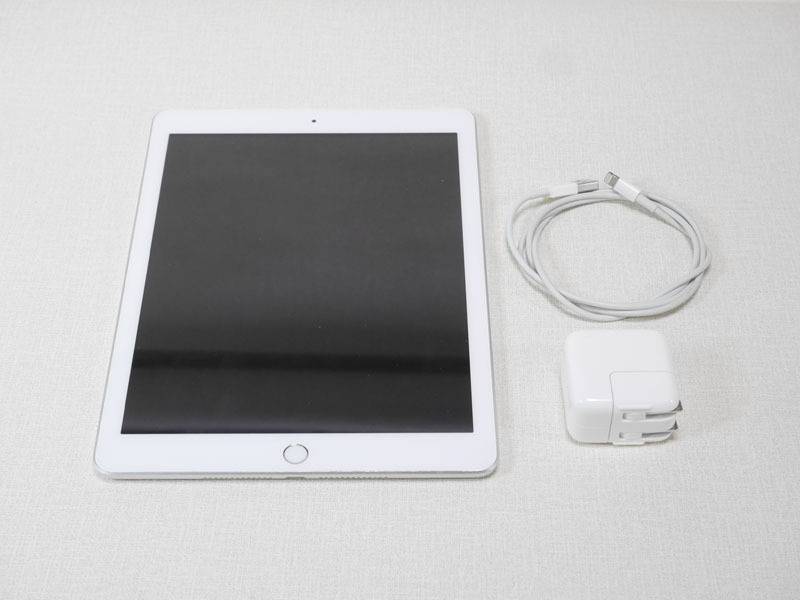 【中古】9.7インチ iPad 第5世代 Wi-Fi 32GB シルバー A1822　(2017年）_画像1