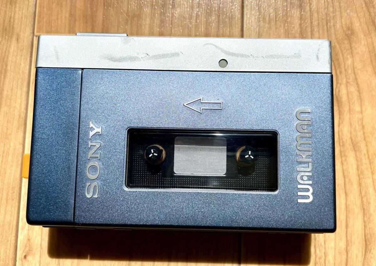 SONY Walkman TPS-L2 初代ウォークマン 本体＆取扱説明書&ケース付き　通電のみ確認済み　ジャンク品_画像2