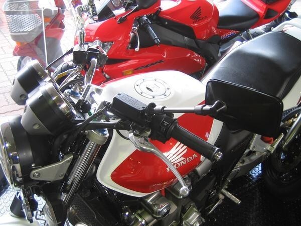 ★【衝緩構造】NEW 純正タイプ！BLACK スクエアミラー 10mm 逆ネジSET ＊XSR ＊MT-09 ＊XJR400 ＊FZ1 ＊VMAX ＊XJR1300R ＊BOLT 他 の画像2