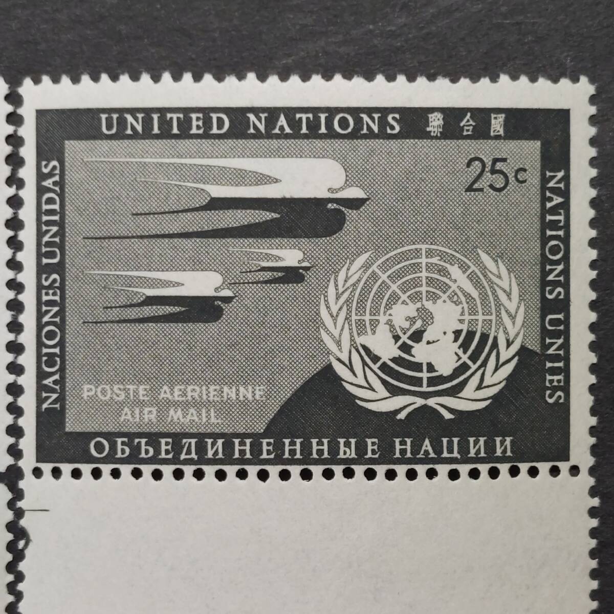 J302 国連切手「エアメール切手　つばめと国連エンブレム2種・カモメと飛行機1種計3種セット」1951年発行　未使用_画像3
