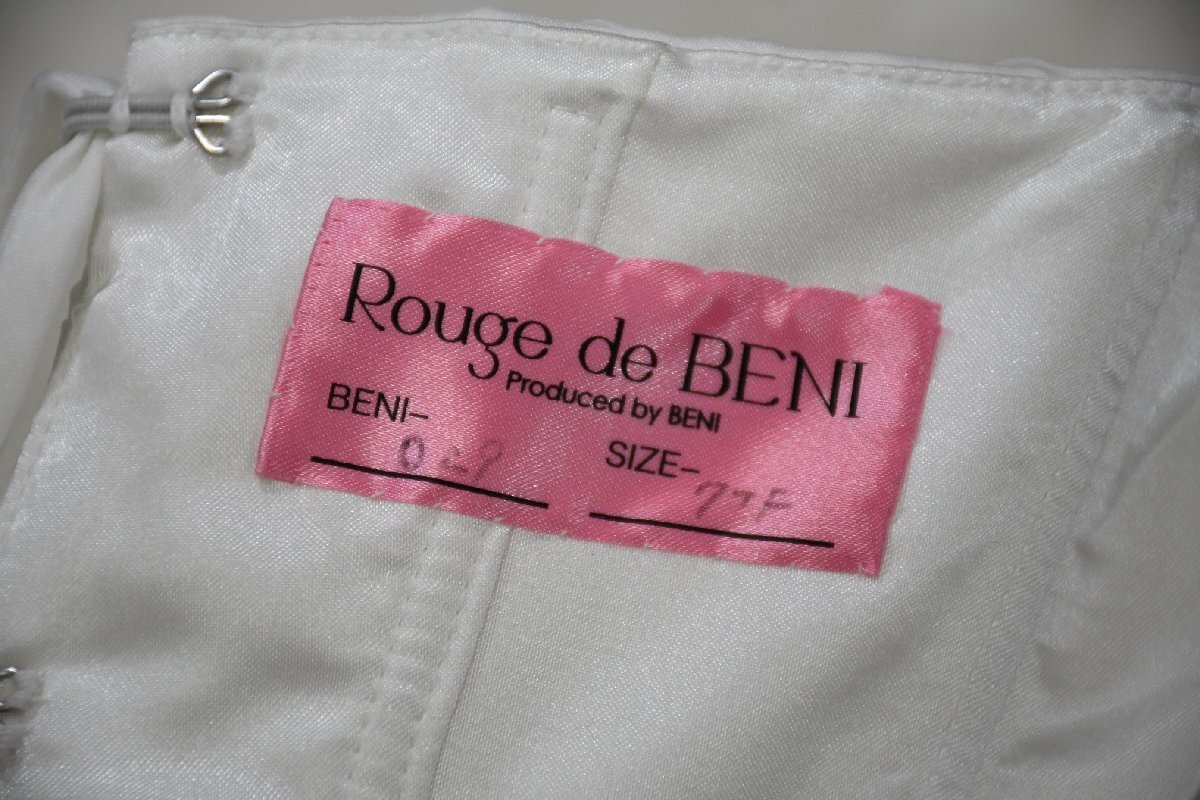 Rouge de BENI ウェディングドレス ドレス 貸衣装 ブライダル 結婚式 披露宴 衣装 舞台発表 コスプレ 刺繍の画像9