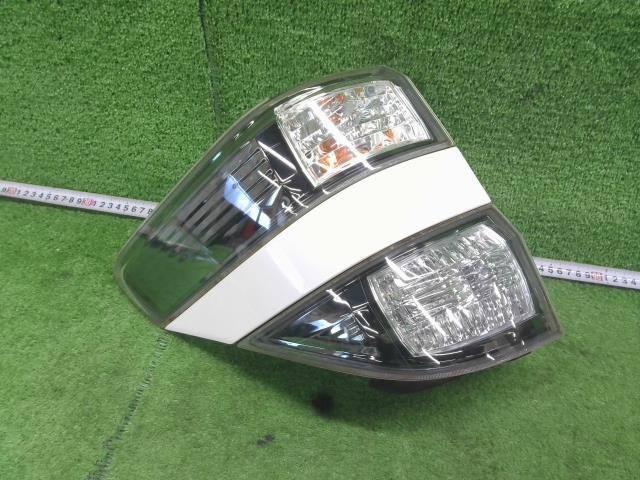 ヴェルファイア DBA-ANH20W 左　テール　ランプ　ライト　 070 58-29 81590-58150 LED_画像1