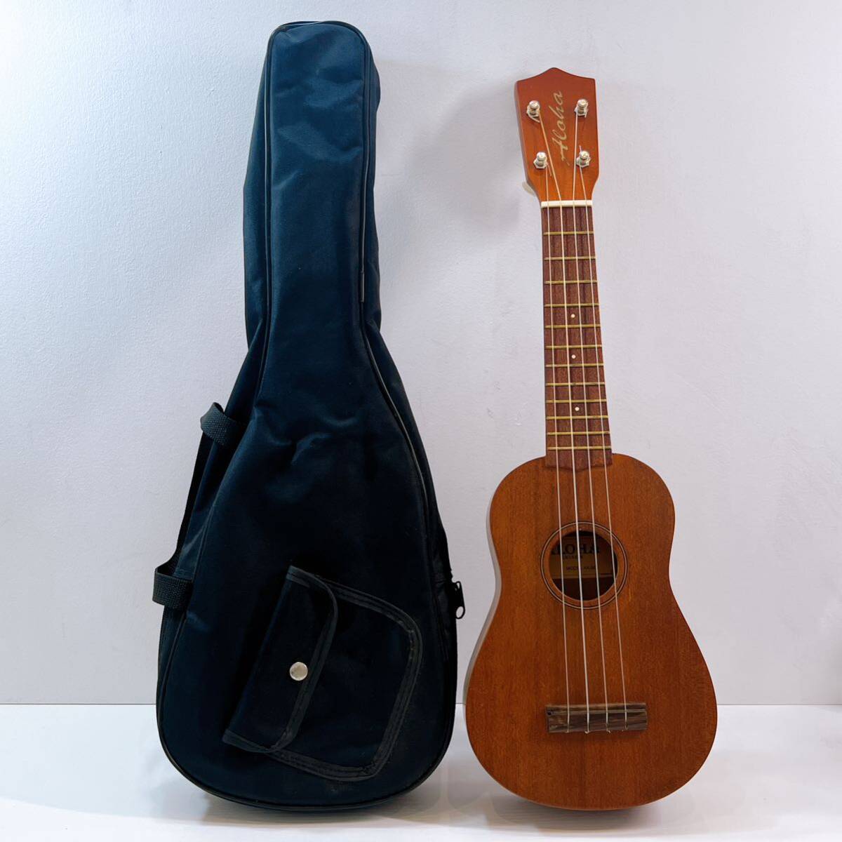 323☆中古☆ ALOHA ウクレレ AK-500 アロハ 弦楽器 UKULELE ブラウン ギター ソフトケース付き 楽器 未チューニング 現状品_画像1