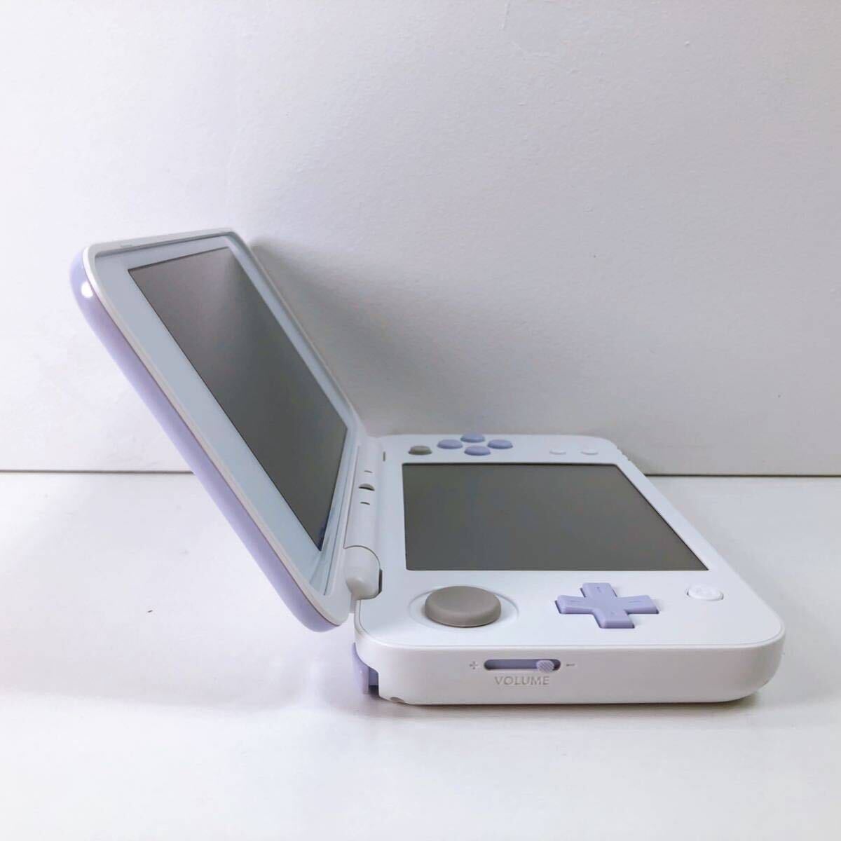 100【中古】New Nintendo 2DS LL JAN-001 ホワイト×ラベンダー ニュー ニンテンドー 2DS LL タッチペン付き 動作確認 初期化済み 現状品_画像3