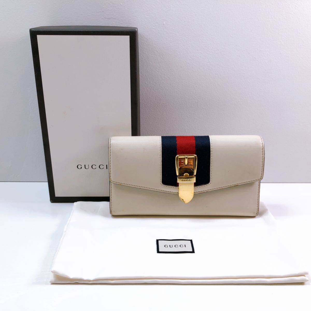 182【中古】GUCCI グッチ シルヴィ シェリーライン 二つ折り長財布 ホワイト コンチネンタルウォレット レディース 保存袋 箱付き 現状品_画像1