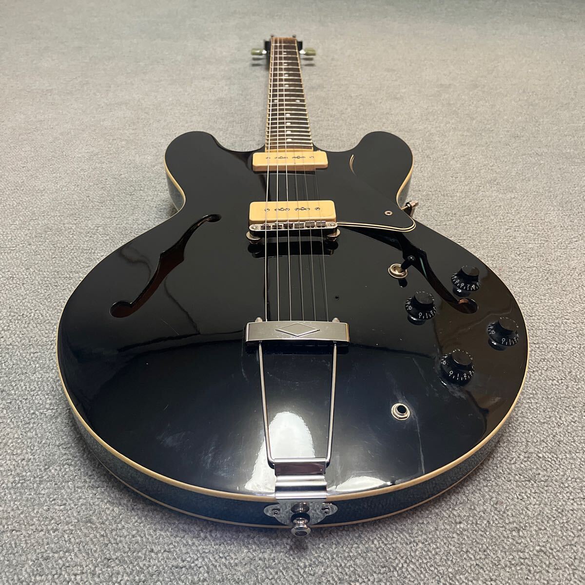 CORT es335 P90 セミアコ ジャンク扱い ES-335 エレキギター 弦楽器 ハムバッカー ダブルカッタウェイ BLK の画像2