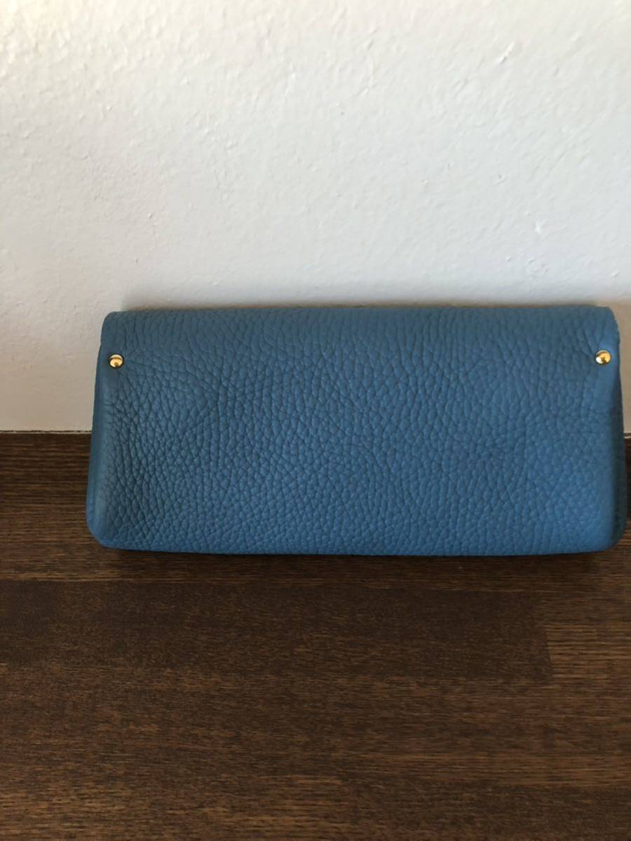 ブルージーントリヨンの長財布、ポーチ　綺麗な水色_画像5