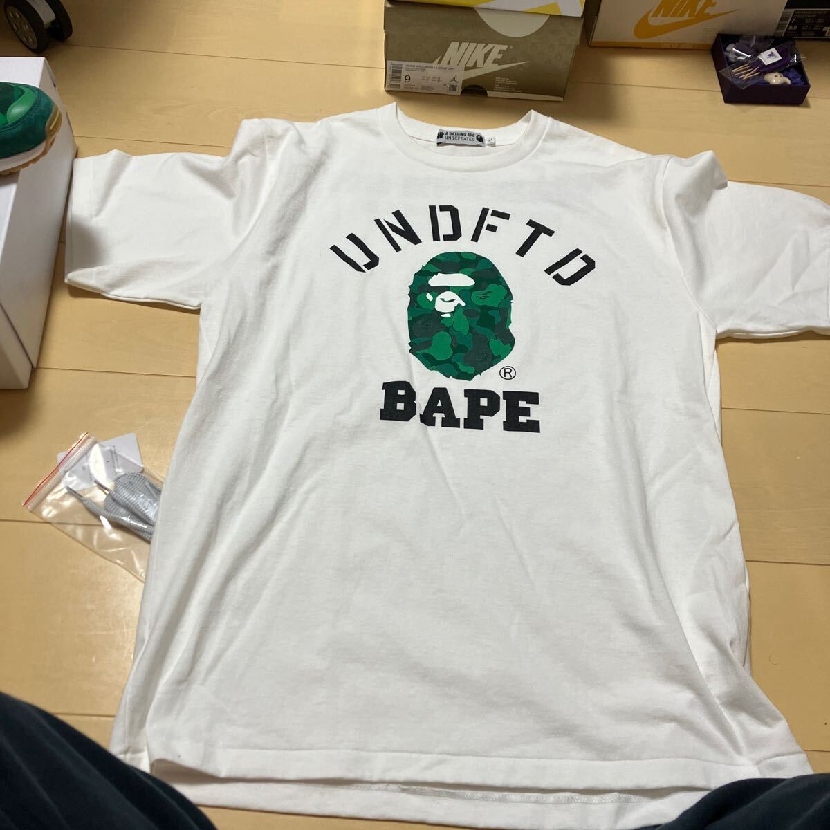 adidas bape undefeatedコラボ　zx8000 25.0センチ　Tシャツ付き_画像9