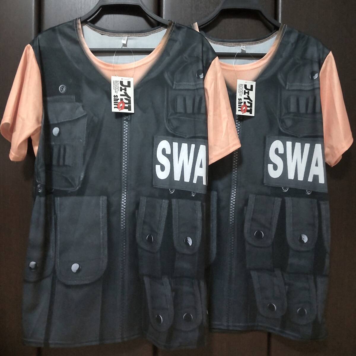 新品 ２枚セット 警察 SWAT スワット フェイク プリント 半袖 Tシャツ フリー Lサイズ相当 タクティカルベスト コスプレ メンズ レディースの画像1