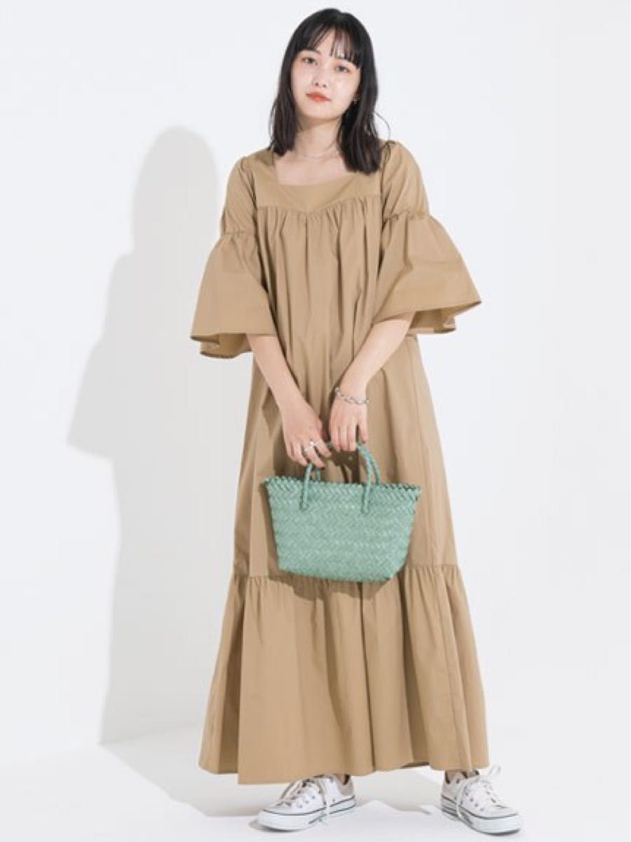 新品タグ付き LAVEANGE① スクエアネックフレアワンピース