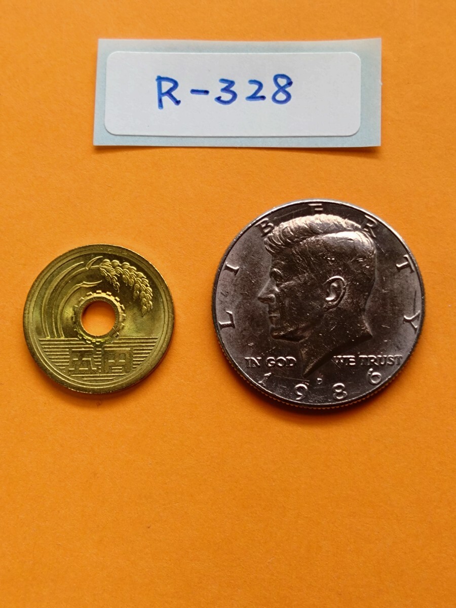 外国コイン アメリカ (Rー３２８) ５０セント硬貨 １９８６年 の画像1