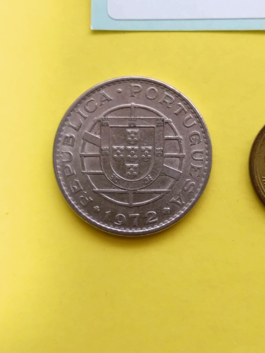 外国コイン　モザンビーク　(Rー６１３)　２０エスクード硬貨　１９７２年_画像1