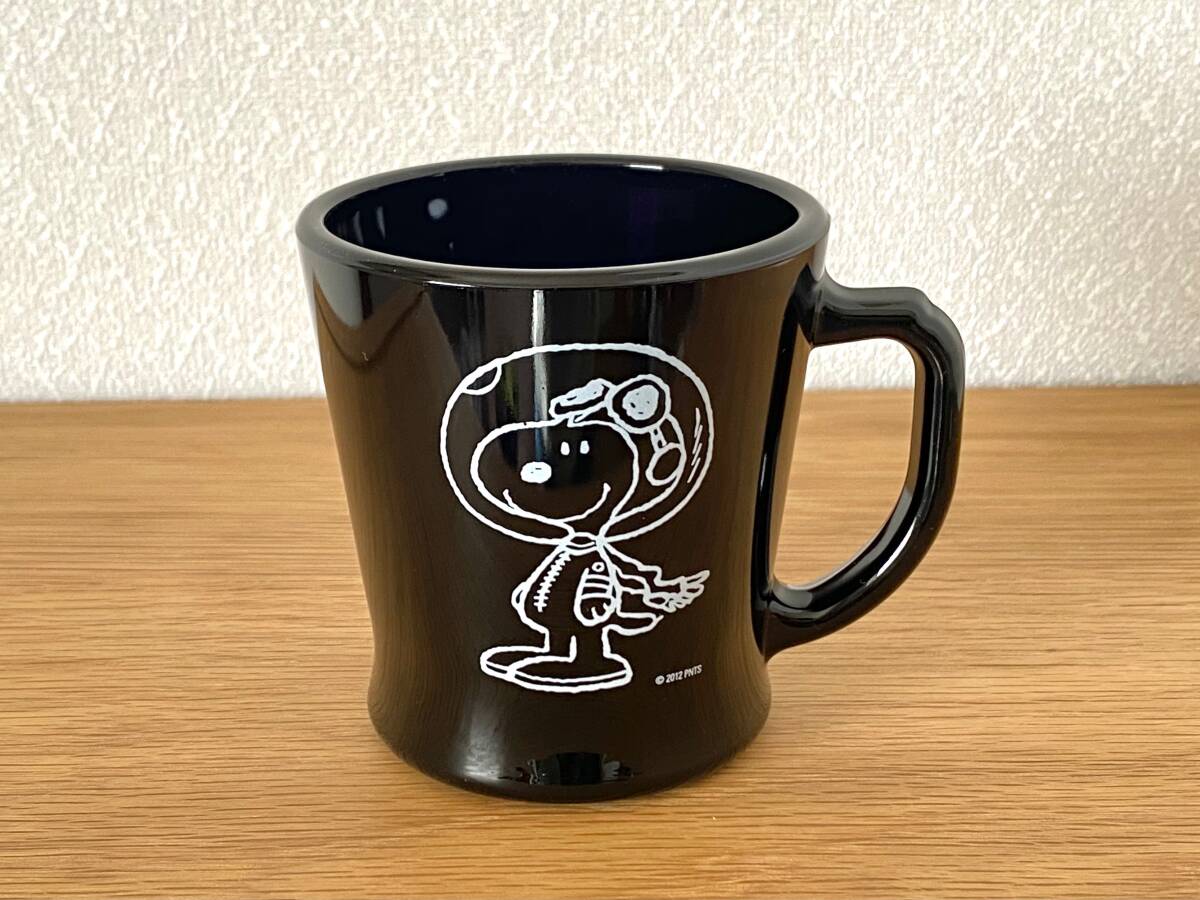 ファイヤーキング スヌーピー Ｄハンドル マグカップ アストロノーツ / Fire-King Snoopy D-Handle Mug Cup Astronaut Black-Peanuts 2012の画像1
