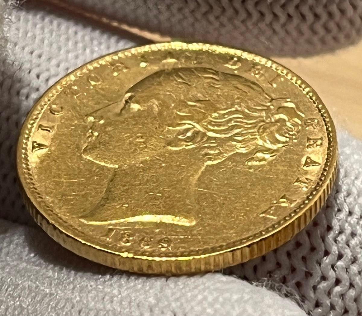 イギリス 1869年 ヴィクトリア女王 1ソブリン 金貨 DieNo.7  未鑑定品