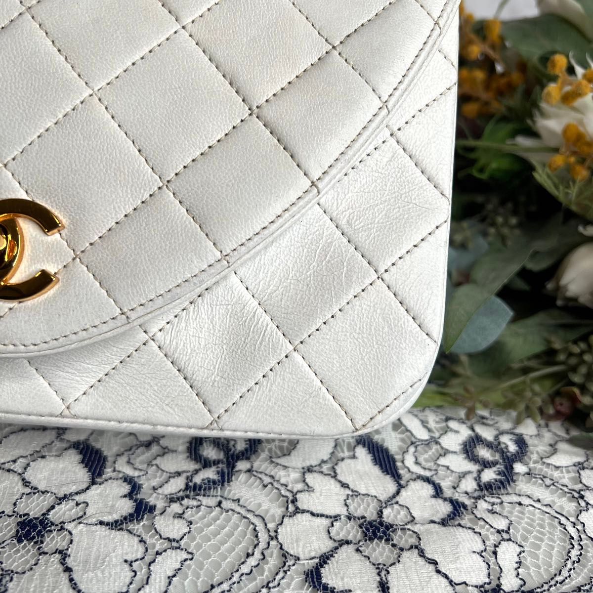 CHANEL シャネル【美品】ホワイト マトラッセ チェーンショルダーバッグ