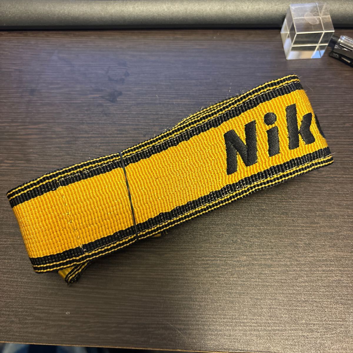 【送料無料】ニコン Nikon ストラップ　イエロー系　幅広タイプ　_画像1