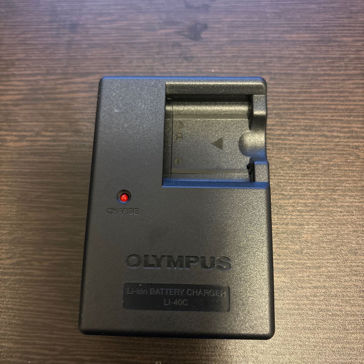 【送料無料】OLYMPUS オリンパス 純正 充電器 LI-40C_画像2