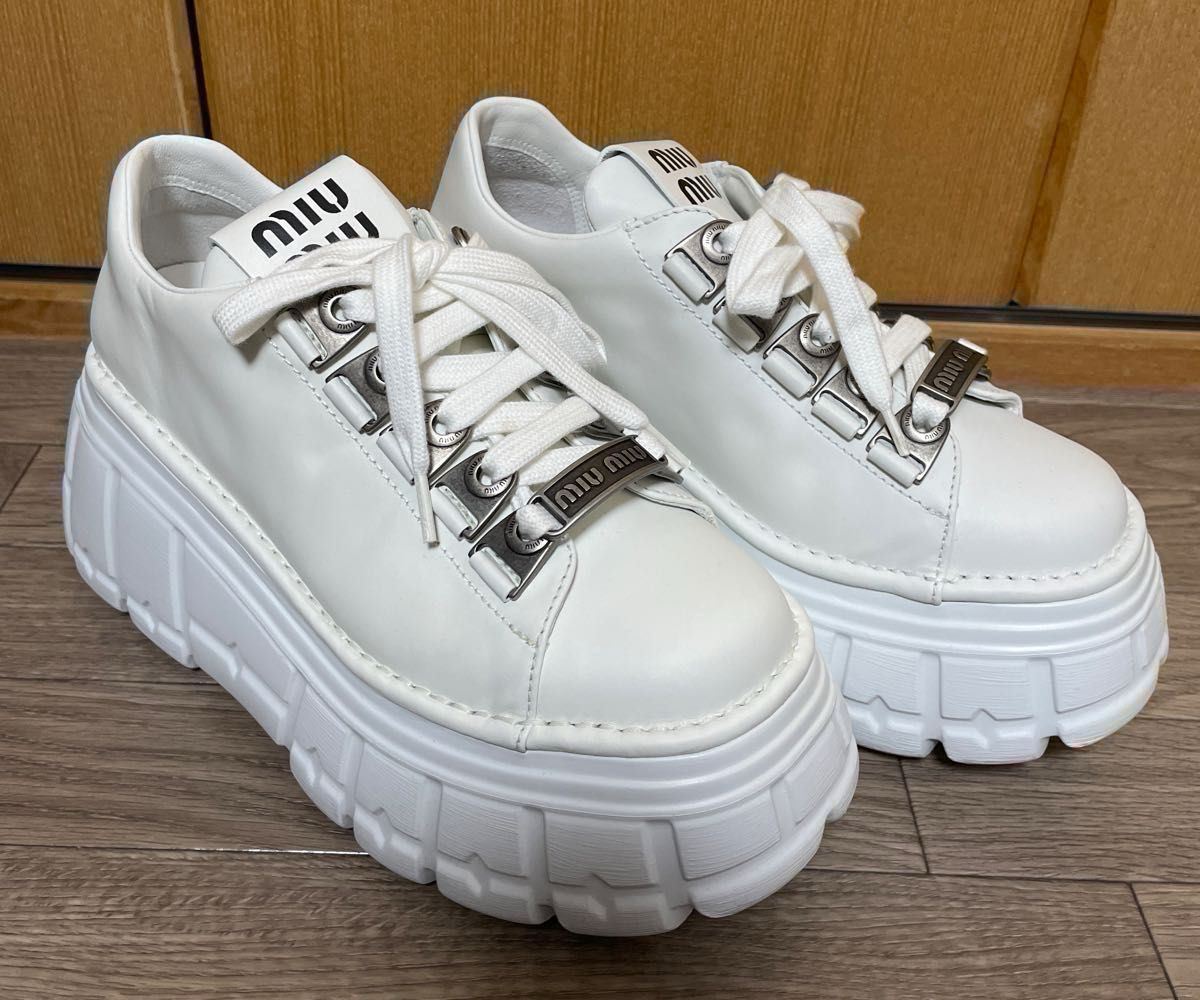 半額 miumiu レザー レースアップ ダービーシューズ 36 1/2 日本 半額 miumiu レザー レースアップ ダービーシューズ 36 1/2 日本