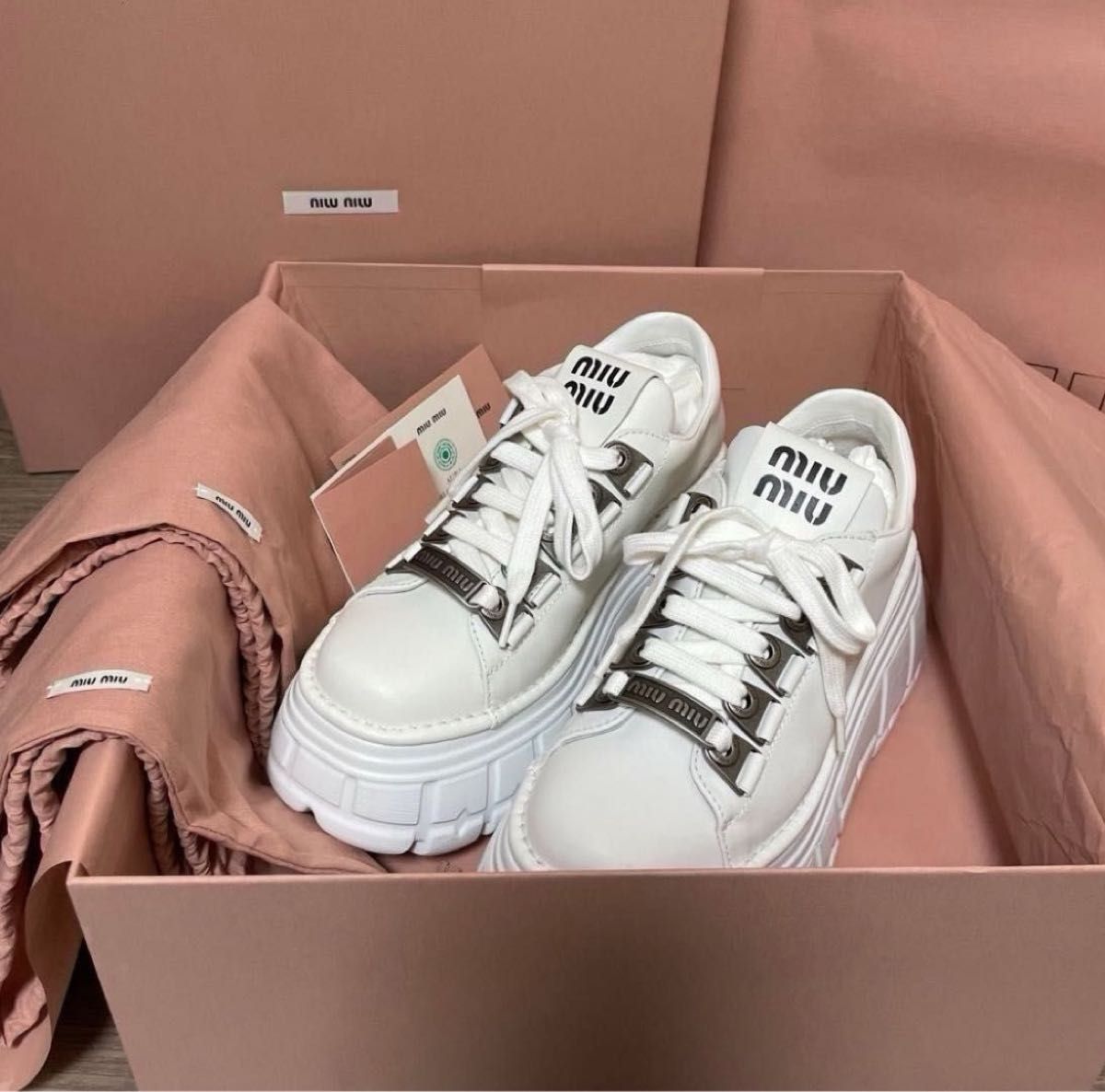 半額 miumiu レザー レースアップ ダービーシューズ 36 1/2 日本 半額 miumiu レザー レースアップ ダービーシューズ 36 1/2 日本