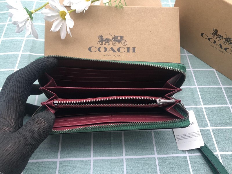 COACH 財布 長財布コーチ グリーン 緑 プレゼント 小銭入れあり ギフト ロゴ シグネチャー 新品未使用 レザー ウォレット レディース A177