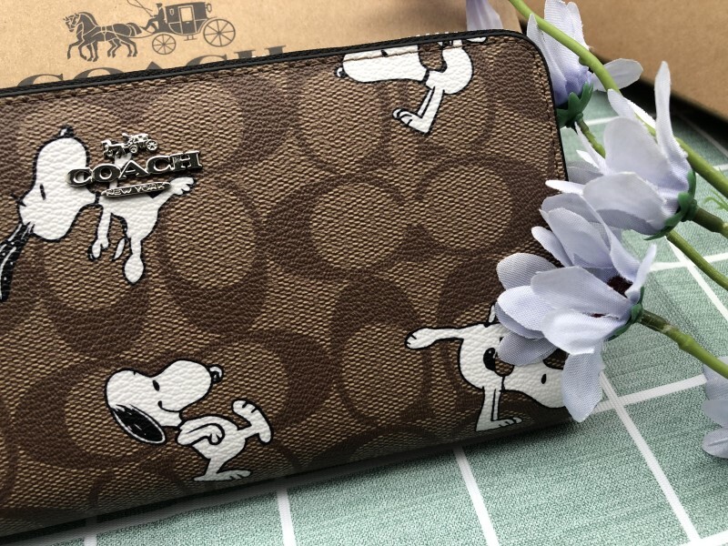 コーチ COACH 財布 長財布 スヌーピー SNOOPY プレゼント 贈り物 ウォレット レディース レザー　ブランド 新品 未使用 C295