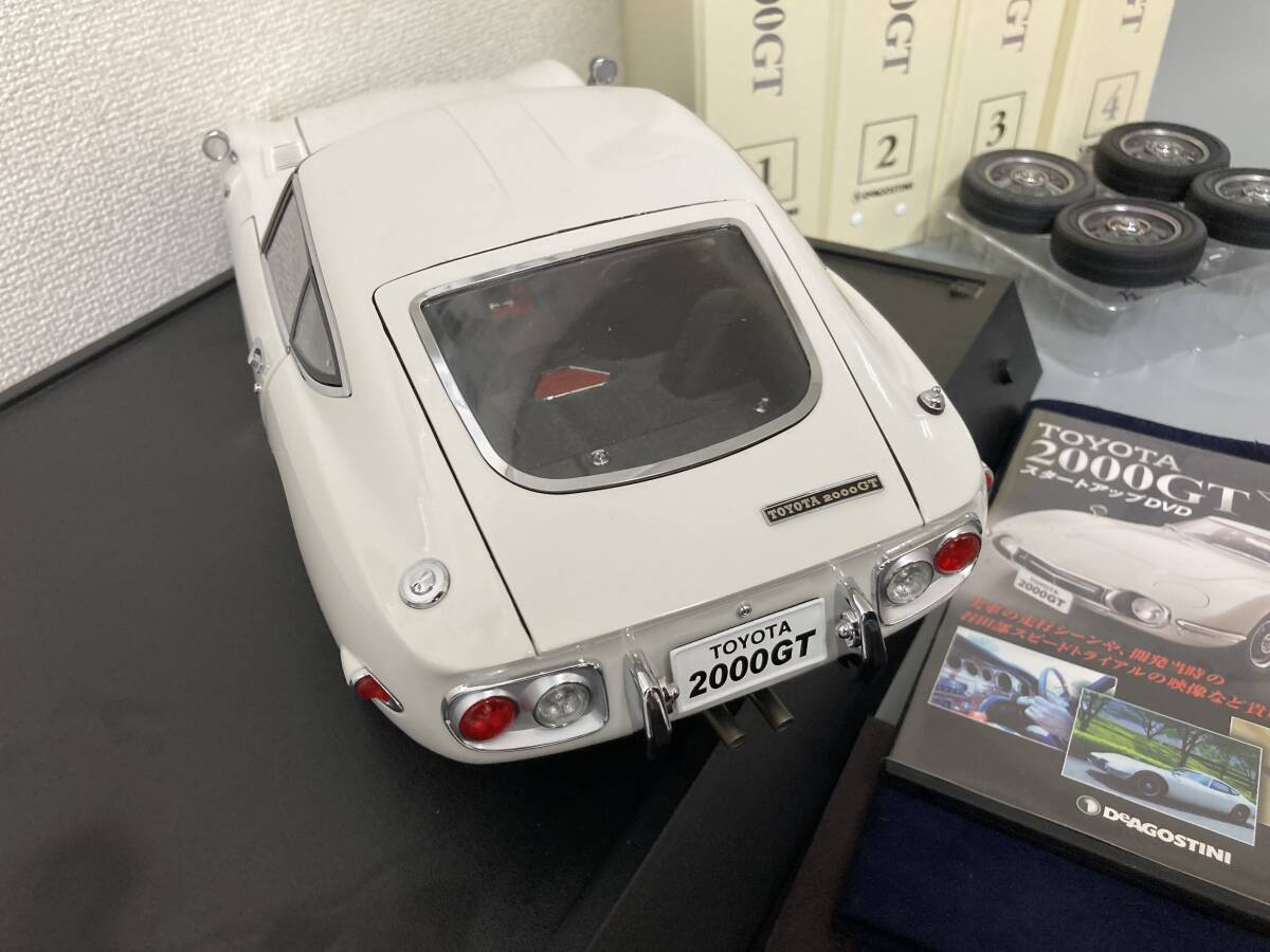 デアゴスティーニ トヨタ 2000GT 組み立て済み 1/10スケール マガジン65冊 バインダー 七宝焼きエンブレム DVD 社外ホイール付き【02】_画像3