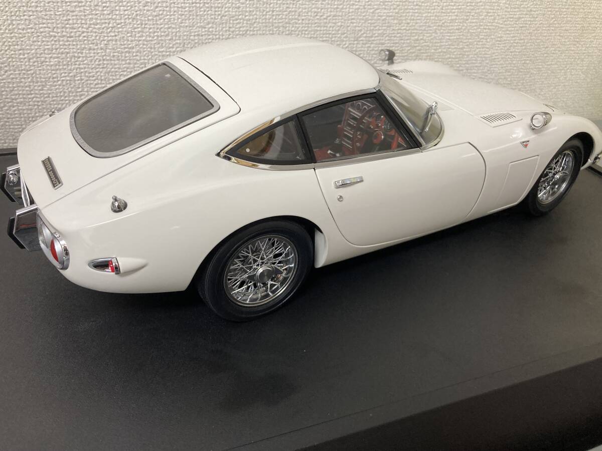 デアゴスティーニ トヨタ 2000GT 組み立て済み 1/10スケール マガジン65冊 バインダー 七宝焼きエンブレム DVD 社外ホイール付き【02】の画像4