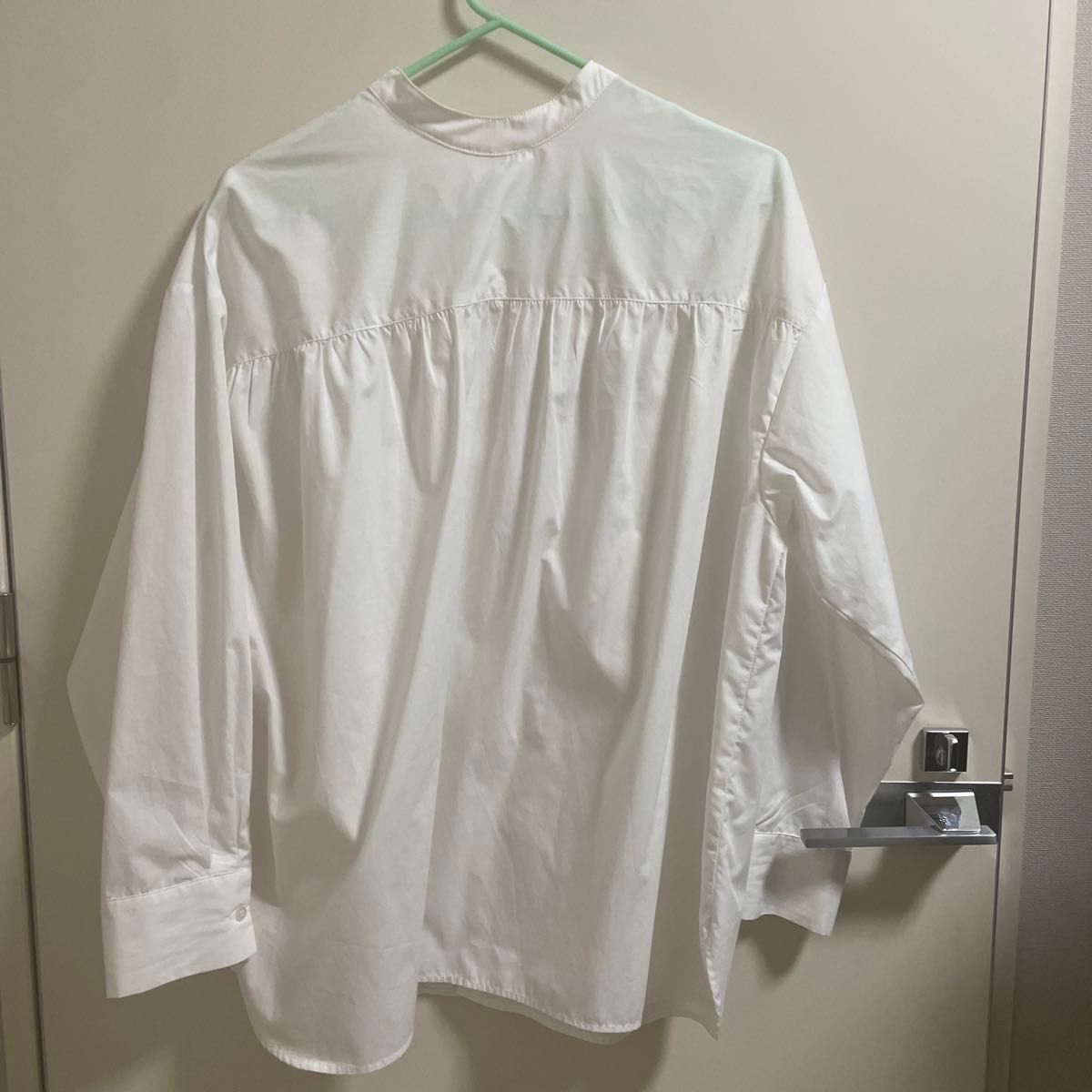 ホワイトシャツ　マジェスティックレゴン　M バンドカラーシャツ ブラウス ホワイト 長袖 白