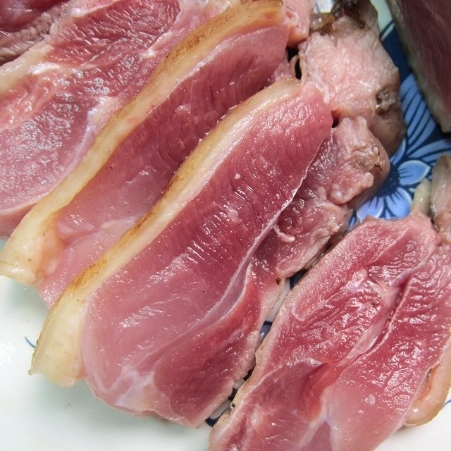 旨味の強い、炙り「鶏刺し、モモ肉500g位」国産、長期飼育で味の濃い熟鶏を使用　-鶏タタキ-_画像4