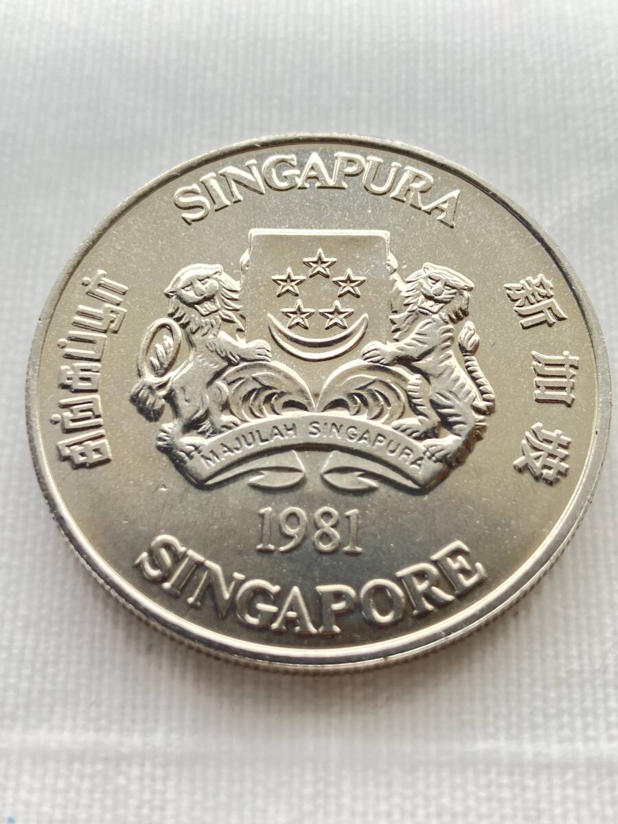  ★ 合計100ドル ★ シンガポール国際金融センター 50ドル ★ 2枚セット ★ シルバーコインプルーフの画像3