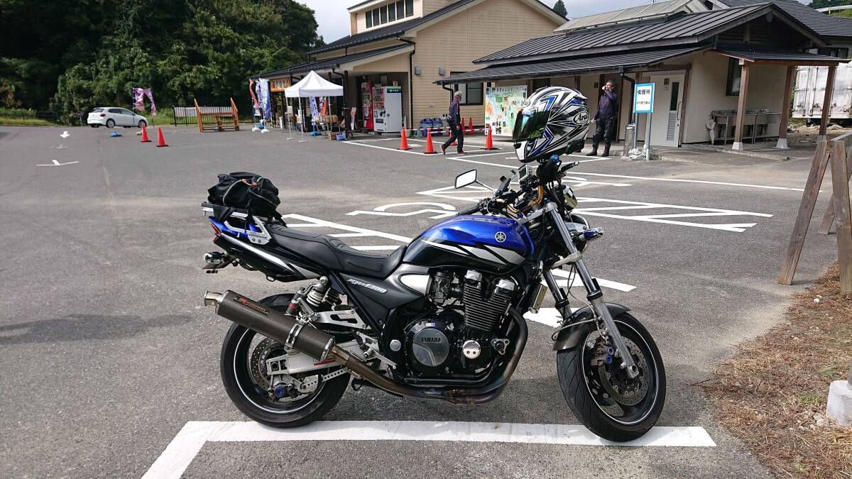 ヤマハ　XJR1300 ヨシムラ　チタンエ・カーボンマフラー