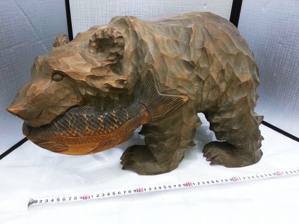 00558 【中古品】工芸品 木彫りの熊 50cm程度 大型 昭和44年 レトロ 北海道 インテリア 和風 手彫り アンティーク_画像3