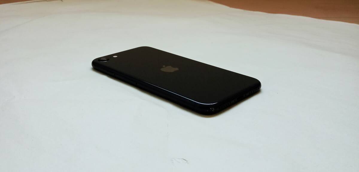 iPhone SE2 64GB SIMフリー 格安SIM使用可能 SIMロック解除済み SE 第2世代 指紋認証対応モデル ブラックの画像4