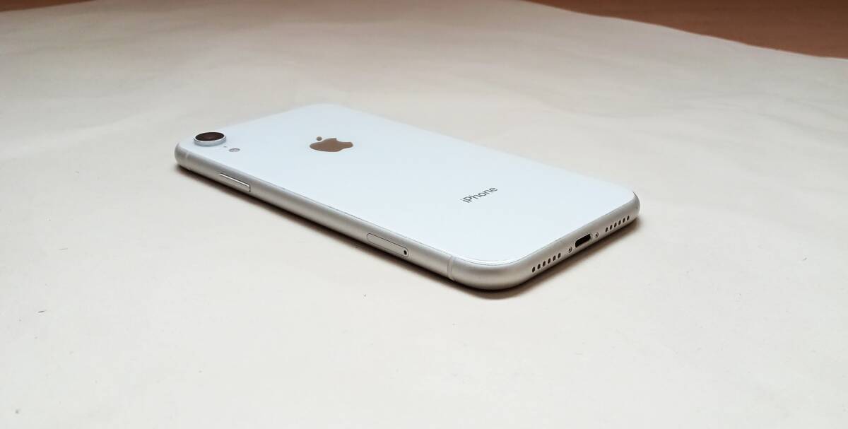 美品 iPhone XR 64GB SIMフリー バッテリー容量 83％ 格安SIM使用可能 SIMロック解除済み 10R 顔認証対応モデル　ホワイト