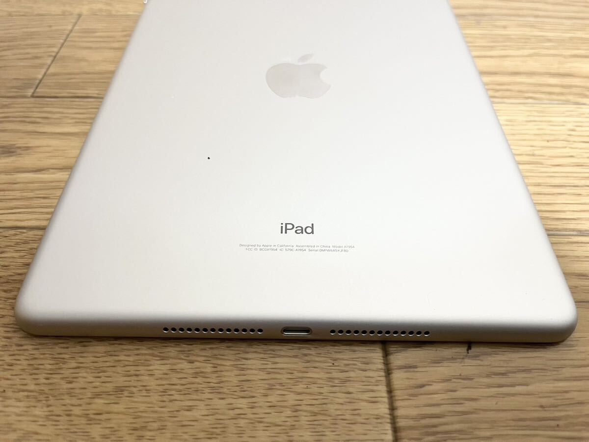 【used品】Apple アップル iPad 第6世代 9.7インチ Wi-Fi+Cellular 32GB MR6P2J/A A1954 シルバー_画像3