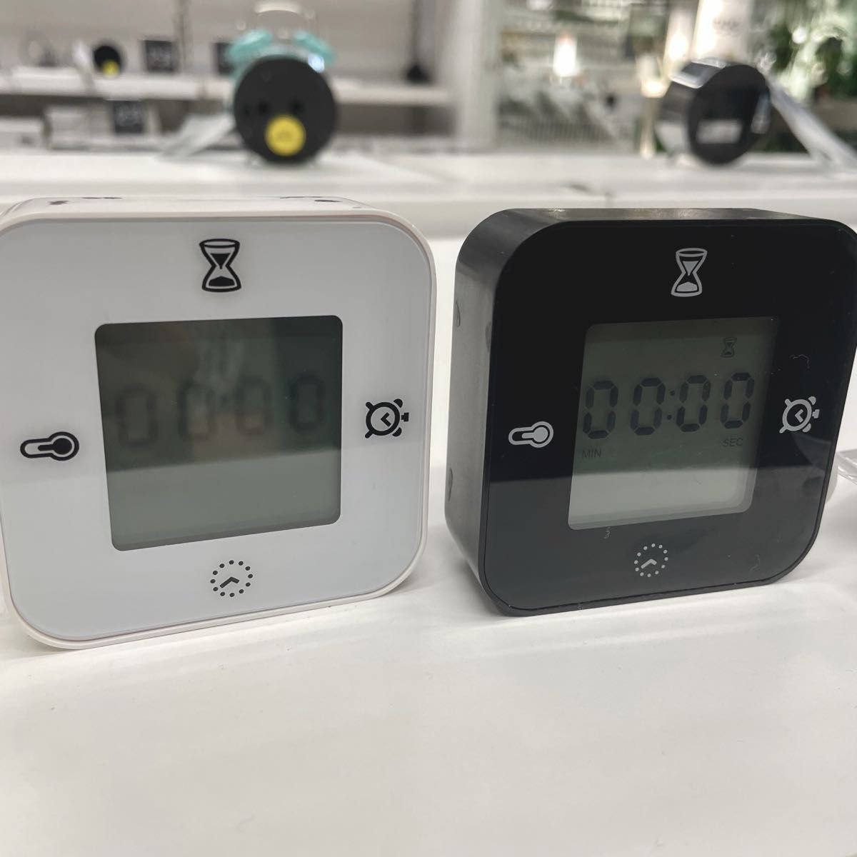 【新品】IKEA イケア 時計 2個セット（ホワイト＋ブラック）クロッキス 時計 温度計 アラーム タイマー
