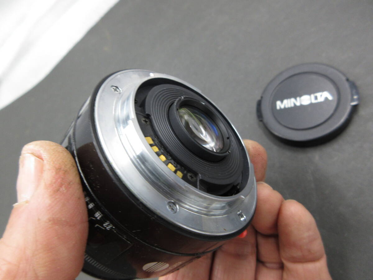 美品　完動　MINOLTA AF 28mm F2.8 フード内蔵レンズ_画像5