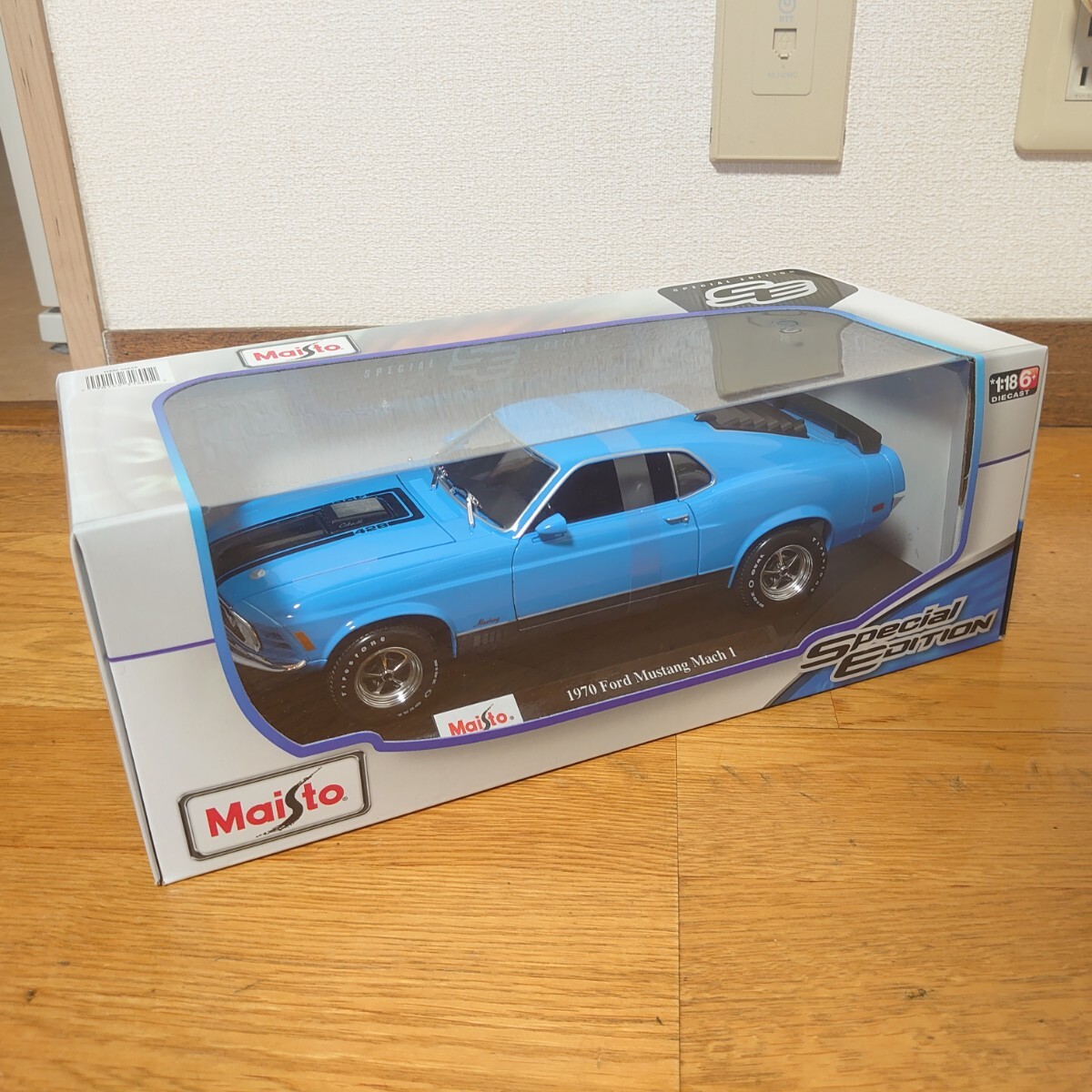 { free shipping }Maisto Maisto 1/18 SPECIAL EDITION 1970 Ford Mustang Mach 1 Ford Mustang blue sport car minicar 