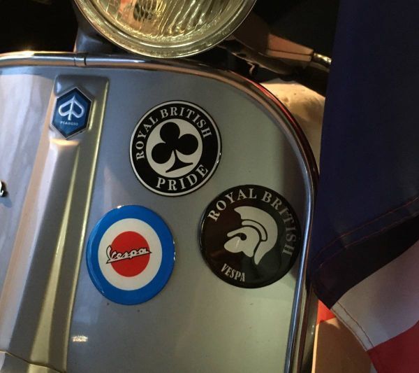 反射 磁石ステッカー マグネット ステッカー PIAGGIO イタリア 国旗 vespa ベスパ ヴェスパ 鉄スク スクーター MODS モッズ PUNK_使用例です。商品ではありません。