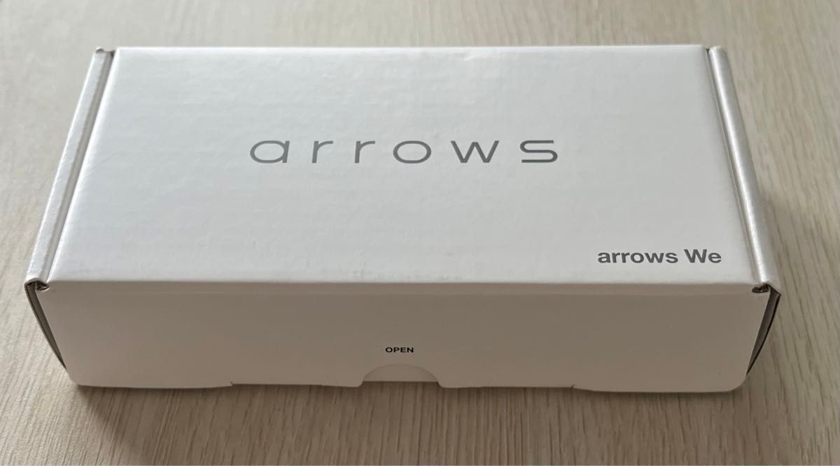 送料無料 新品未使用 SIMフリーau arrows We FCG01 ホワイトorブラック　どちらか一台