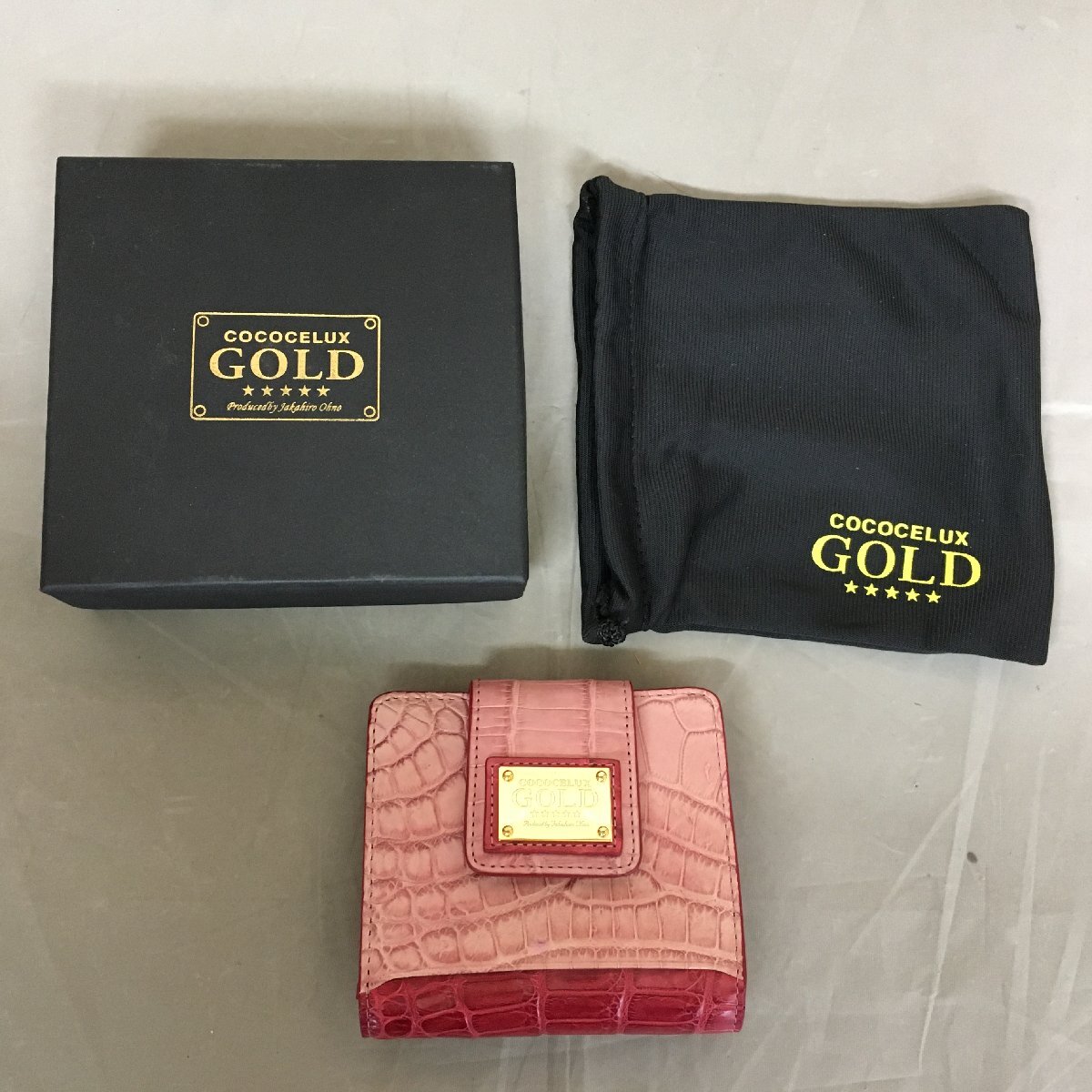 【中古品B】COCOCELUX GOLD(ココセリュックスゴールド) 二つ折り財布 ※箱・保存袋付き (管理番号：063104)の画像1