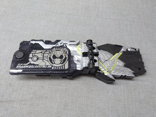 【中古品B】BANDAI DXメタルクラスタホッパー プログライズキー 仮面ライダーゼロワン ※キズあり 動作確認済み (管理番号：049107)_画像1