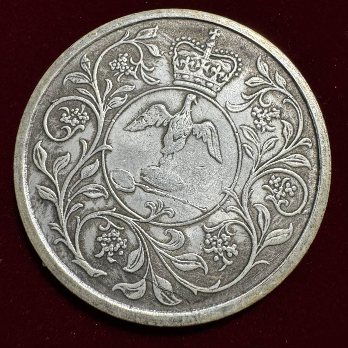 イギリス 騎馬像 硬貨 古銭 女王 1877年擁護者女王 クラウン 記念幣 コイン 外国古銭 海外硬貨_画像1